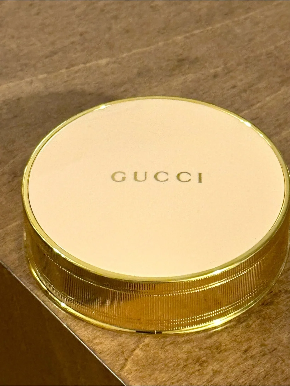 FreshGucci Mattifying Face Powder with 18-Hour Wear;Shade:00(without box & Puff)